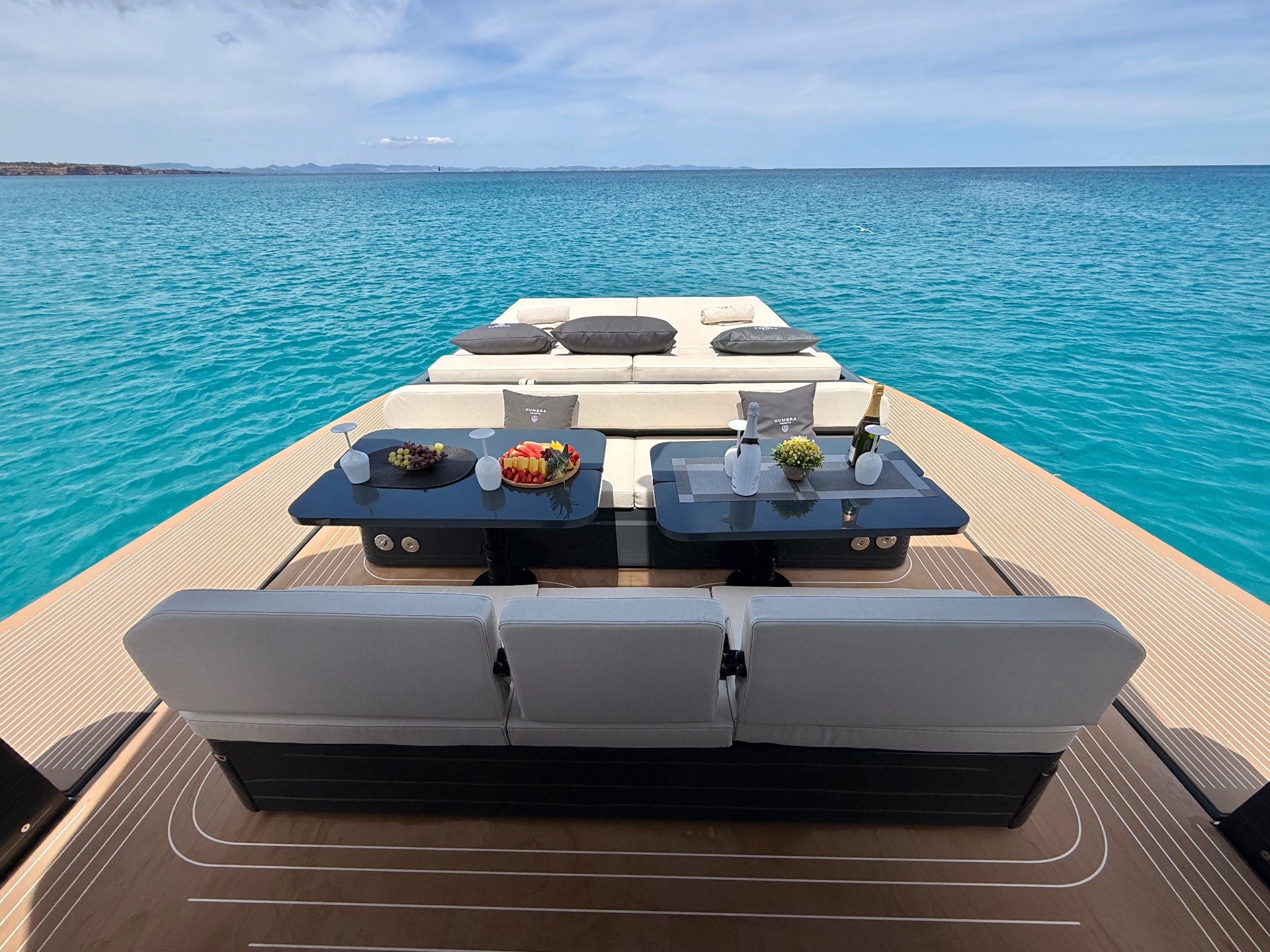 Kumbra 43 sundeck y mesas
